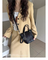 حقيبة كتف نسائية تصميم دلو صغيرة مع حزام كتف لون أسود - KSA